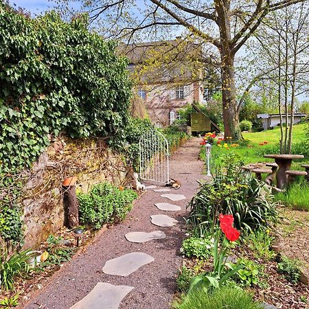 Schloss Hilbringen Gesindewohnungen Merzig Exteriör bild